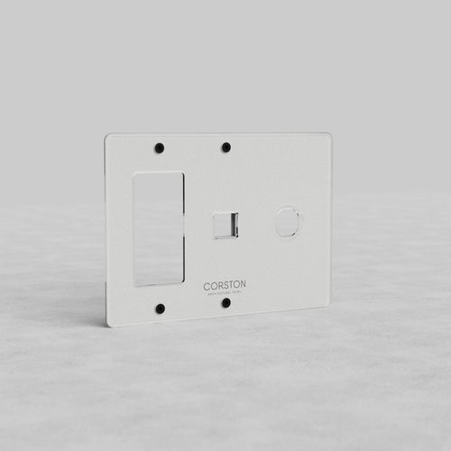 Clear 3-gang outlet, keystone, and switch plate (Kew US) with three cutouts and four mounting holes.